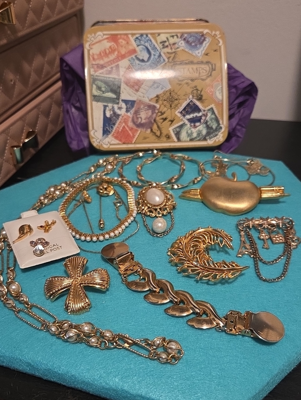 Gold-Tone Women's Jewelry Bundle With Tin Box - Classic Vintage-Inspired Pieces